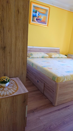 3 quartos, acesso à internet, roupa de cama