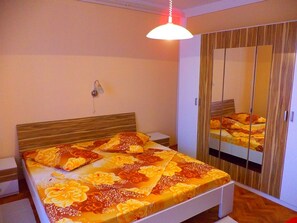 3 sovrum, internet och sÀngklÀder