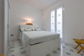 4 habitaciones, tabla de planchar con plancha y internet