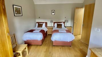 4 bedrooms, iron/ironing board, free WiFi, bed sheets