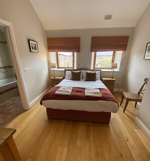 4 bedrooms, iron/ironing board, free WiFi, bed sheets