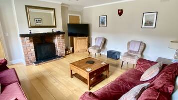 Smart TV, fireplace, DVD player, books