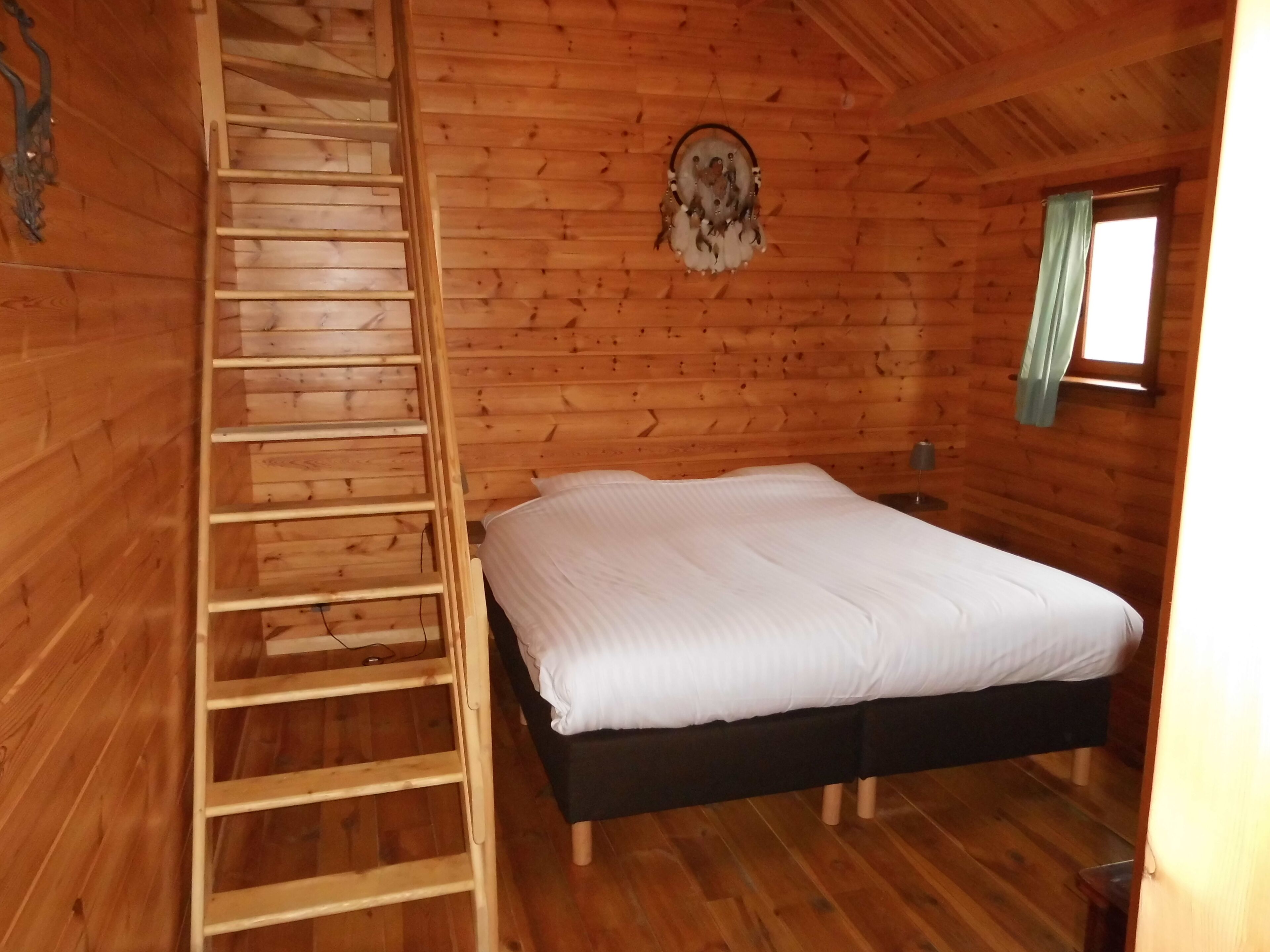 A real old-time western B&b in the Ardennes, room for 4 guests, ensuite bathroom