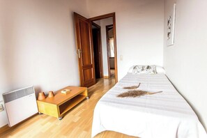 4 bedrooms, iron/ironing board, free WiFi