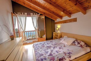 4 slaapkamers, een strijkplank/strijkijzer, gratis wifi