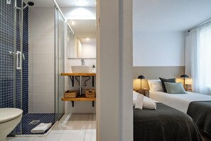 Douche, articles de toilette (gratuits), séchoir à cheveux