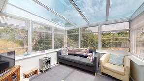 TV, DVD player - F67 Ischia, Riviere Towans (Hayle)