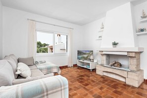 Smart TV - Casa Maria - Five Bedroom Villa, Sleeps 6 (Serpentona)