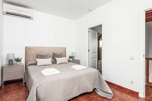 6 chambres, fer et planche à repasser, Wi-Fi, draps fournis