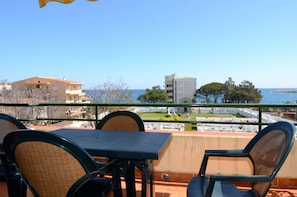 Outdoor dining - APARTMENT GREGAL 2D (L'Escala)