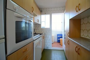 Fridge, microwave, dishwasher, coffee/tea maker - APARTMENT GREGAL 2D (L'Escala)