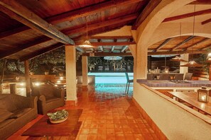Outdoor dining - Villa Sicily Pool & Beach,  private pool a few steps from the beach and the sea (Fontane Bianche)