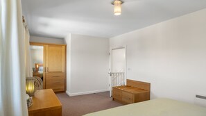Room - Clifden River View Apartment (Clifden)