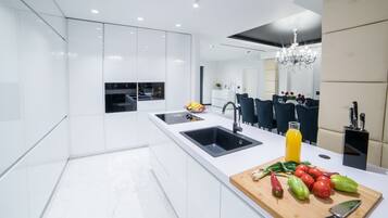 Microwave, oven, stovetop, dishwasher