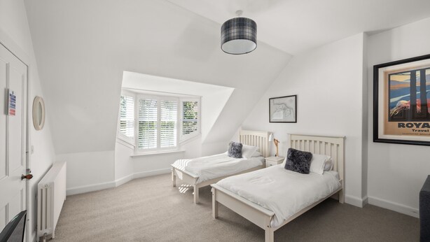 A bedroom with two single beds, a window with blinds, a radiator, and a framed picture on the wall. - Stylish 4‑Bedroom St Andrews Cottage with Private Garden, Parking & Walk to South Street (St. Andrews)