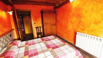 6 slaapkamers, een strijkplank/strijkijzer, gratis wifi, beddengoed