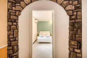 5 bedrooms, iron/ironing board, WiFi