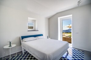 4 bedrooms, iron/ironing board, travel cot, WiFi