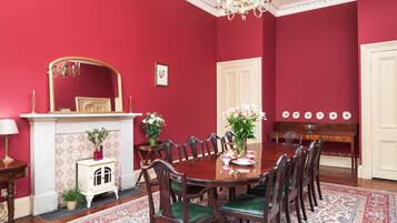 House | In-room dining