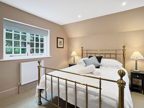 1 bedroom, iron/ironing board, internet, bed sheets