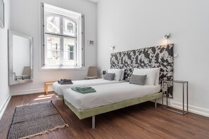 3 chambres, coffre-fort, fer et planche à repasser, lit de bébé portatif