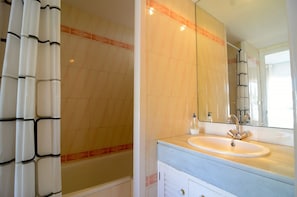 Bathtub