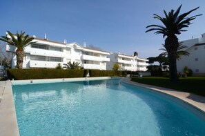 Unclassified image, 2 of 27, button