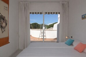 3 chambres, fer et planche à repasser, literie fournie