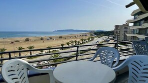 Outdoor dining - CATALONIA 4-8 (Estartit)