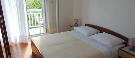 3 bedrooms, iron/ironing board, free WiFi, bed sheets