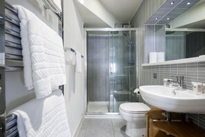 تجهيزات دش، مجففات شعر، مناشف