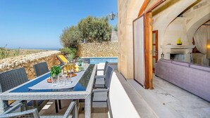 Outdoor dining - The Hamlet 1 Holiday Home (L-Għasri)