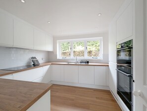 Fridge, microwave, oven, coffee/tea maker