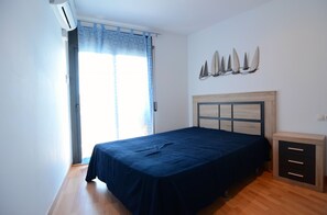 2 bedrooms, iron/ironing board, bed sheets