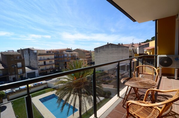 Outdoor dining - PINIMAR B 3-4 (Estartit)