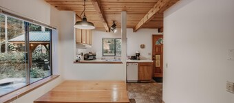 Mt Baker Lodging - Cabin 67 - Private 2-story cabin with a private hot tub