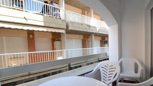 Outdoor dining - MARINA 1D LATERAL (Estartit)