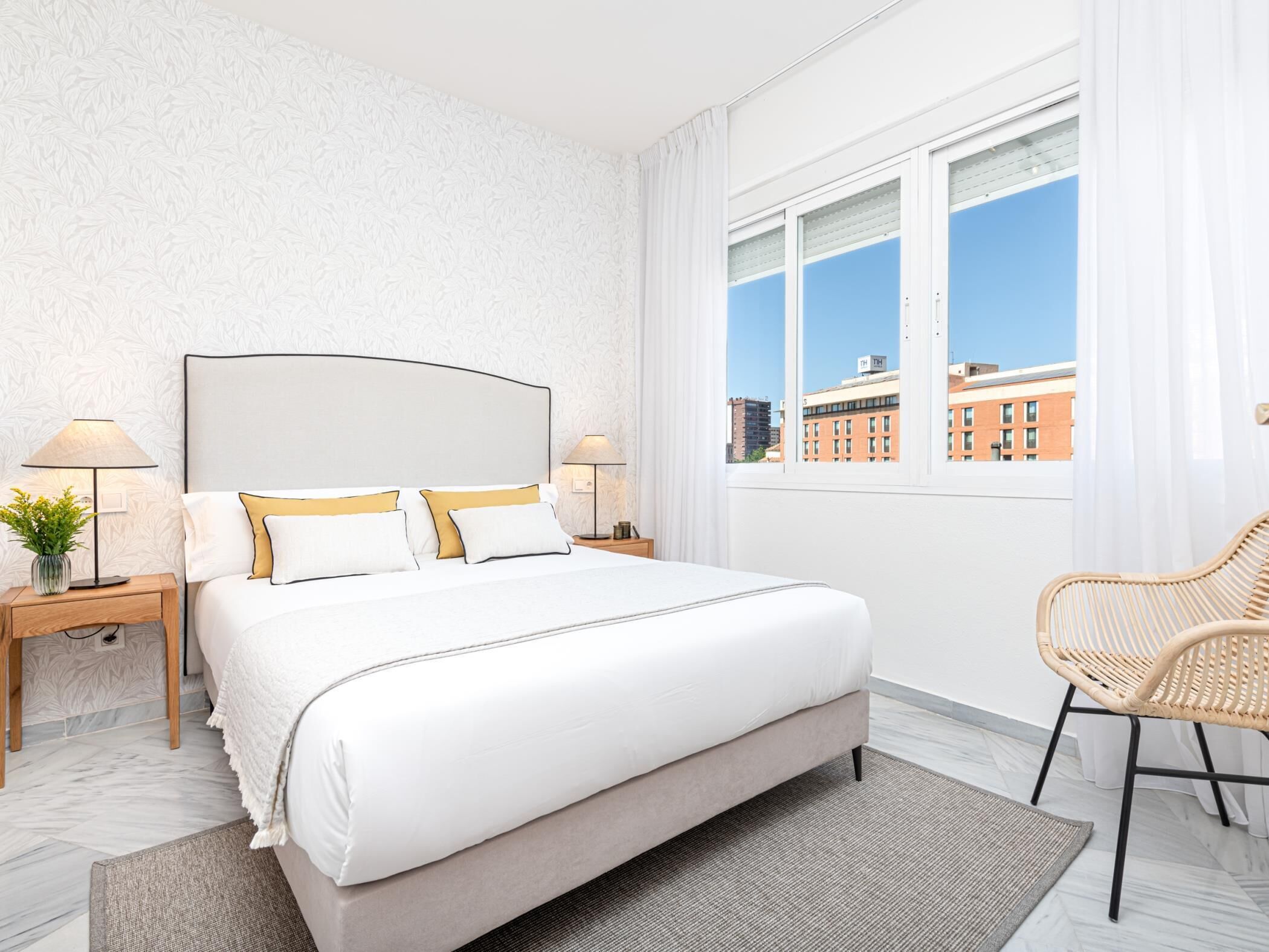 2 bedrooms, iron/ironing board, internet