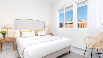 2 bedrooms, iron/ironing board, internet