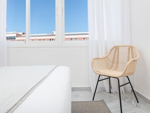 2 bedrooms, iron/ironing board, Internet