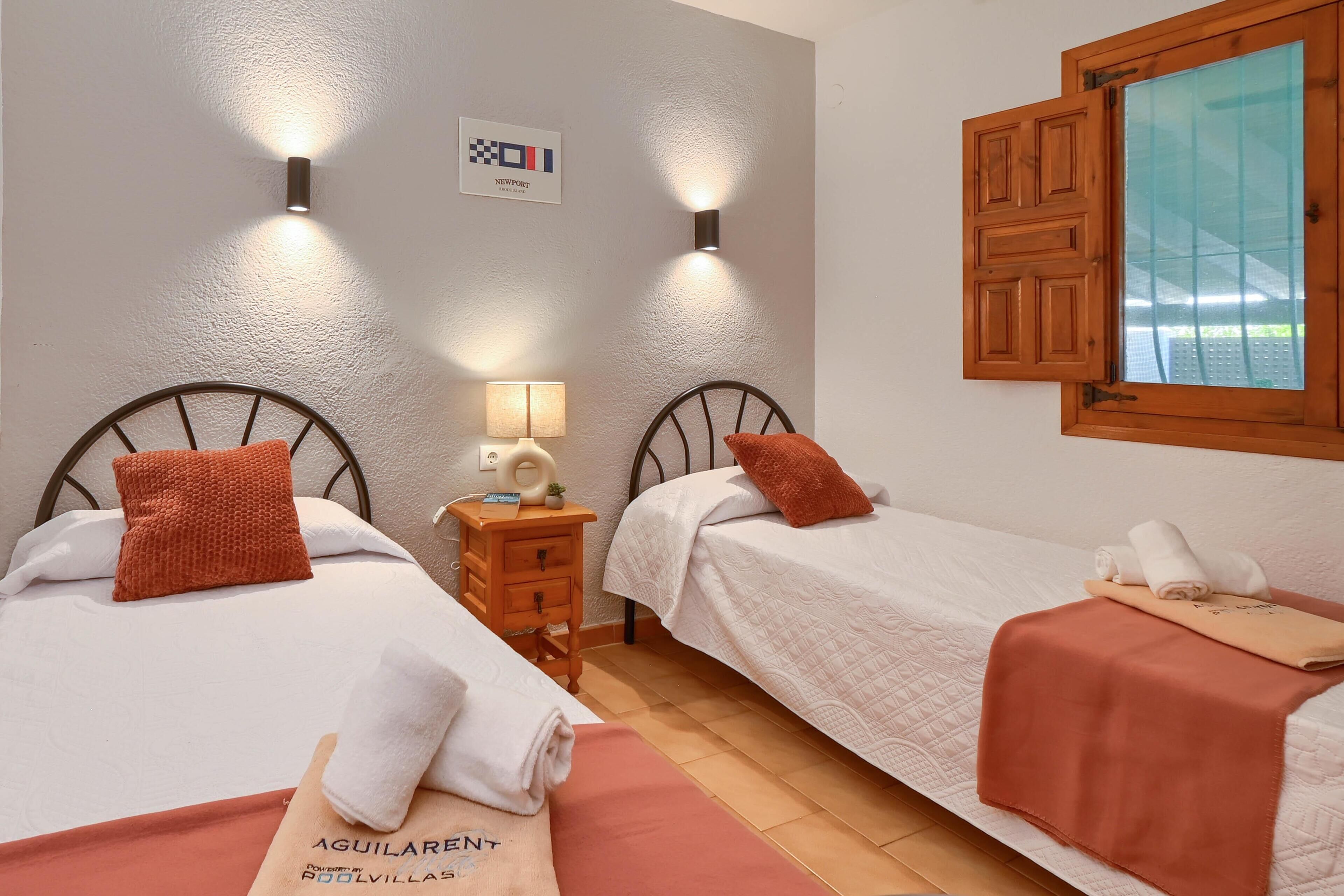 Bedroom with two single beds
