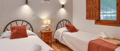 Bedroom with two single beds