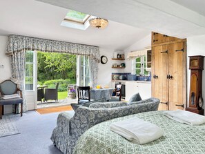 1 bedroom, iron/ironing board, internet, bed sheets