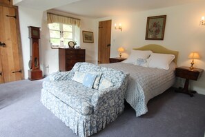 1 bedroom, iron/ironing board, internet, bed sheets