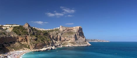 靠近海滩、沙滩椅