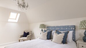 2 bedrooms, travel cot, Internet, bed sheets - THE MILL HOUSE - perfect for families, country sports or a cosy retreat (Kelso)