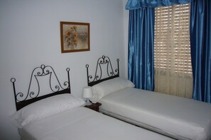 3 bedrooms, in-room safe, iron/ironing board, bed sheets - EDIMAR (3 BEDROOMS) BENIDORM (Benidorm)