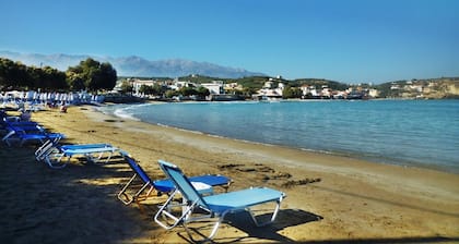 Studios in Heliopetr,a nahe am Strand gelegen, mit großem Pool