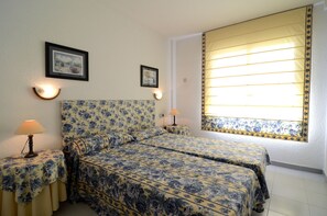2 Schlafzimmer, Bügeleisen/Bügelbrett, Bettwäsche