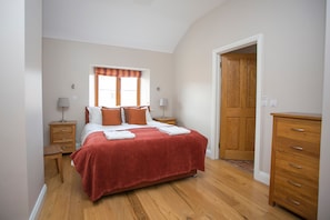 2 bedrooms, iron/ironing board, free WiFi, bed sheets - Two bedroomed cottage in a landscaped courtyard in the heart of Ireland's Ancient East region. (Navan)